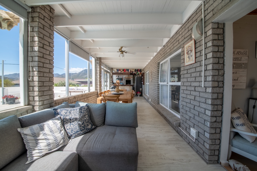 4 Bedroom Property for Sale in Pringle Bay Western Cape